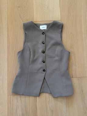 Aritzia Regal Vest